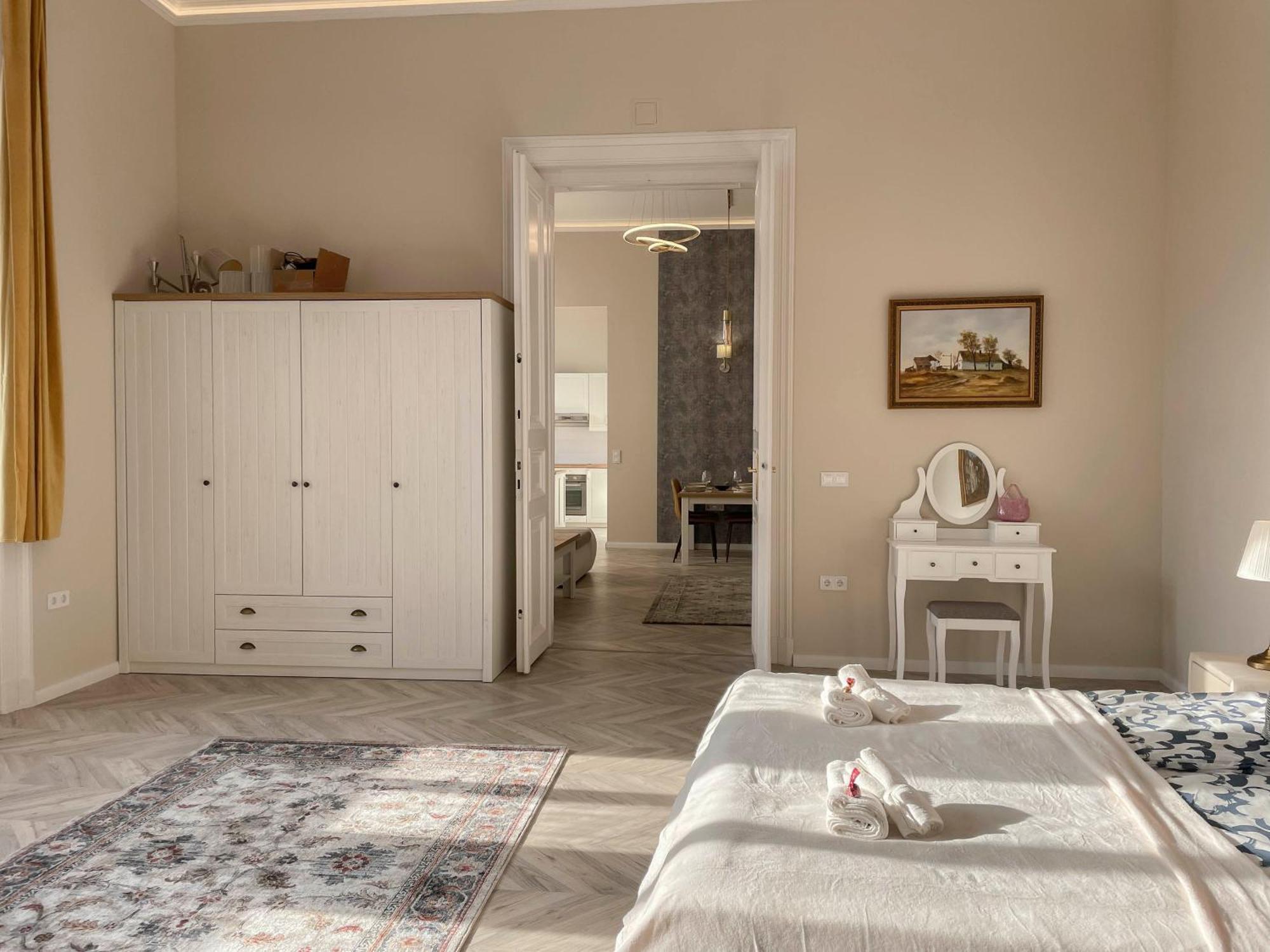 Opera Luxury Resident Apartment *