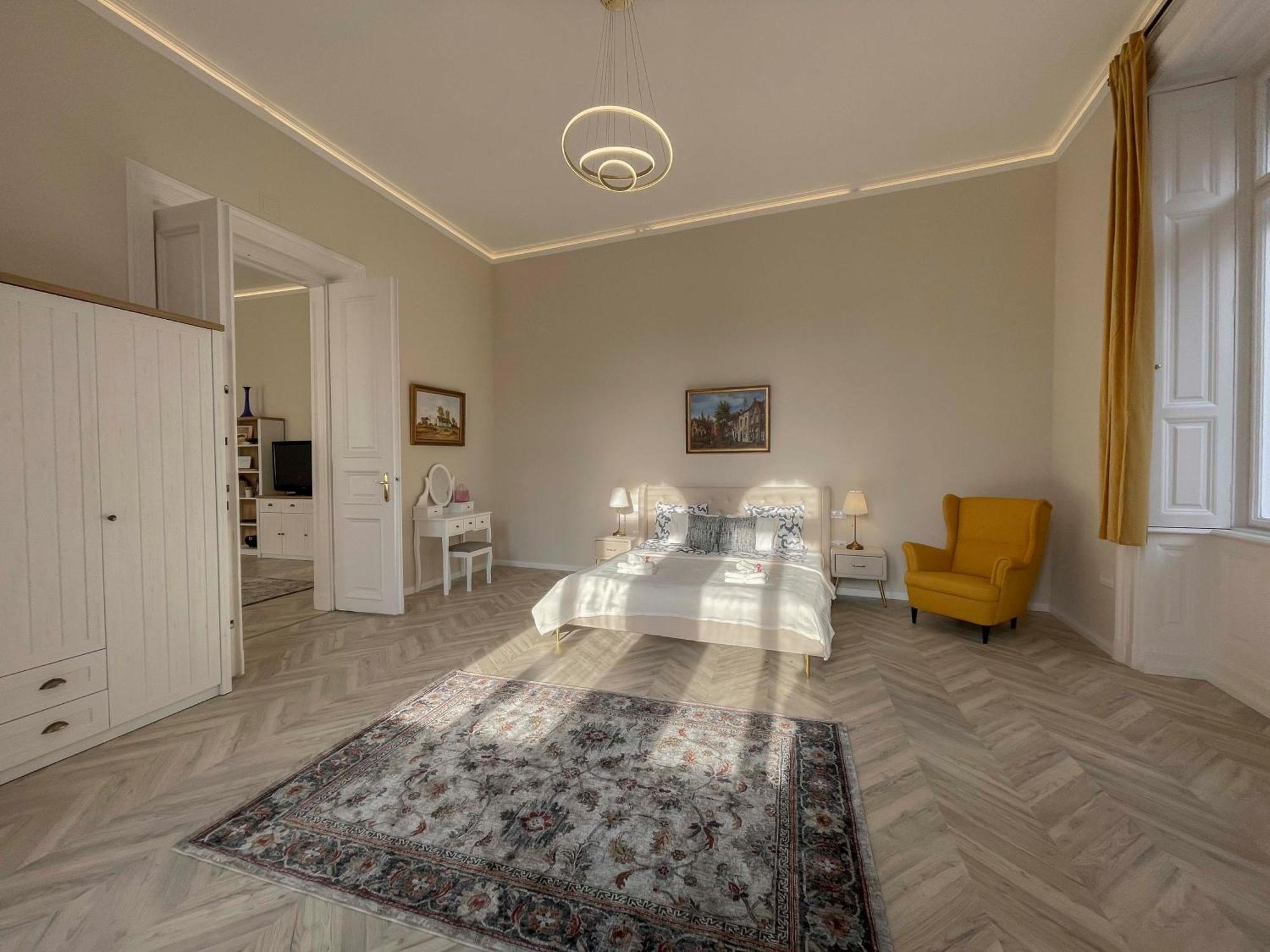 Apartment Opera Luxury Resident *
